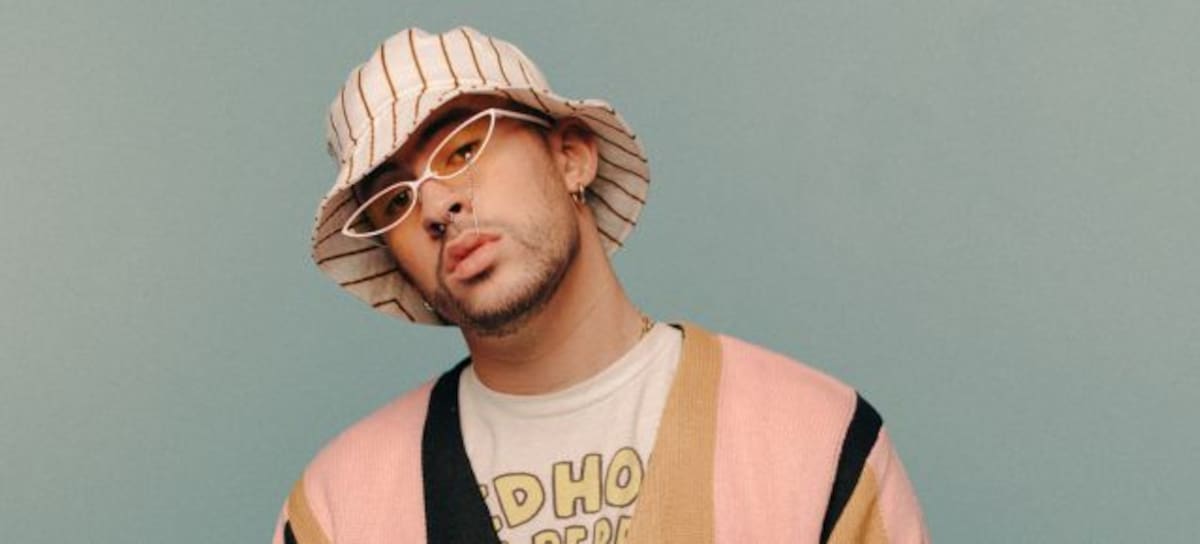 Bad Bunny, en una imagen de estudio cortesía de Set Me Free Agency
