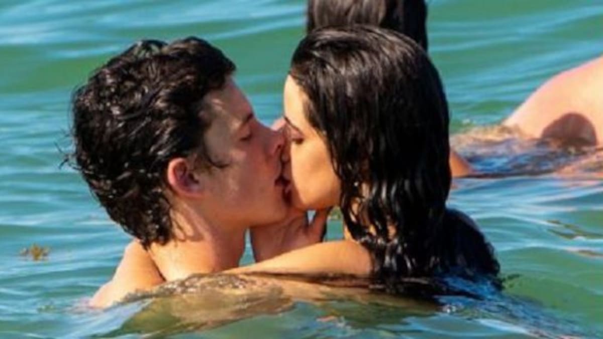 El romántico encuentro de Shawn Mendes y Camila Cabello en el mar