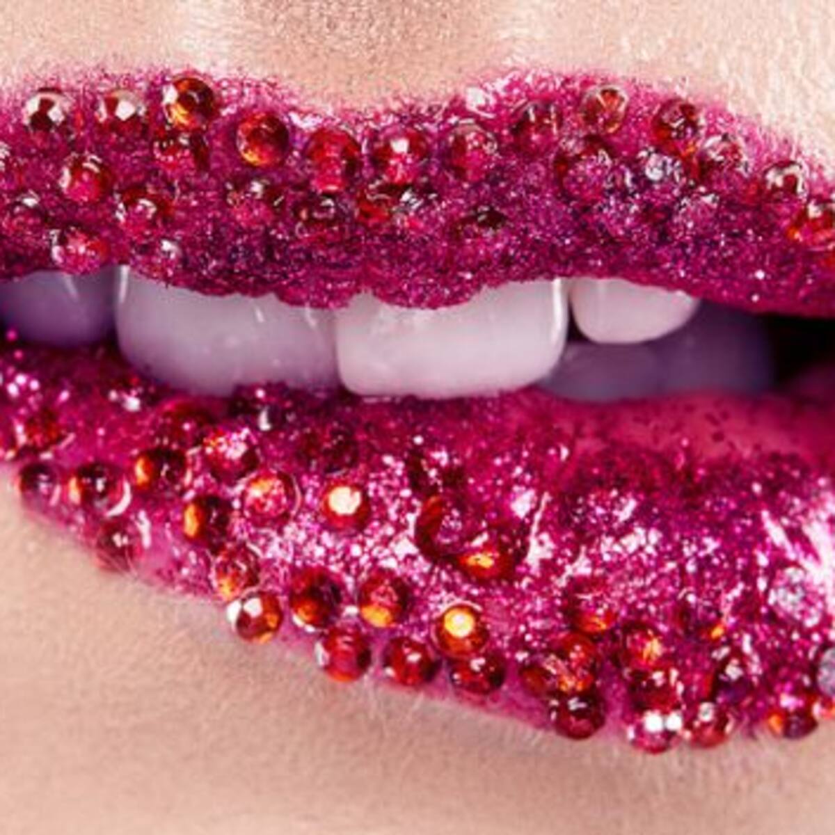 La nueva moda viral: labios de diamantes