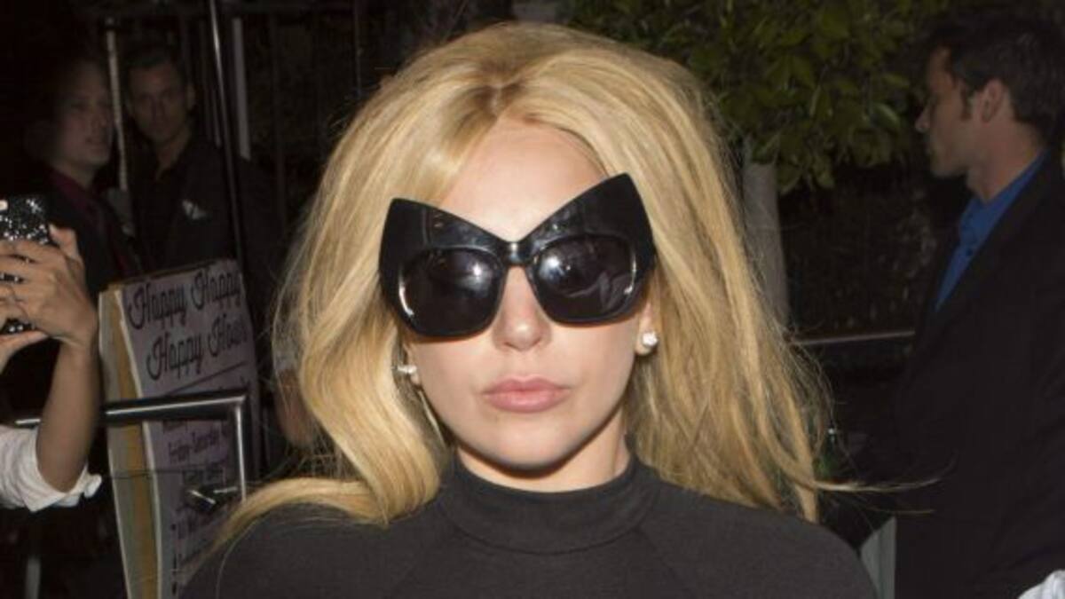 ¡Lady Gaga atropella a un paparazzi!
