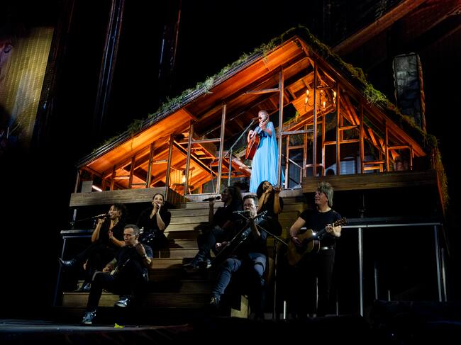 En esta era de 'Folkmore' no ha faltado un guiño a su amiga allí presente, Blake Lively y su familia, Ryan Reynolds y sus tres hijos. La cantante ha dejado claro que los peques son sus personas favoritas y que fueron la inspiración de 'Betty' que no ha dudado en dedicarles.