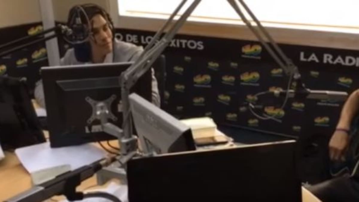 Fer Molinero trajo la guitarra y salió cover de Babasónicos en el pase