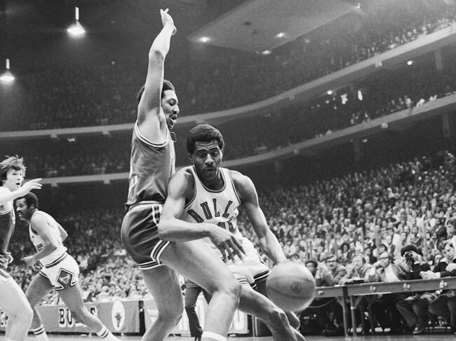 Bob Love en la primera parte de los playoffs de la NBA.