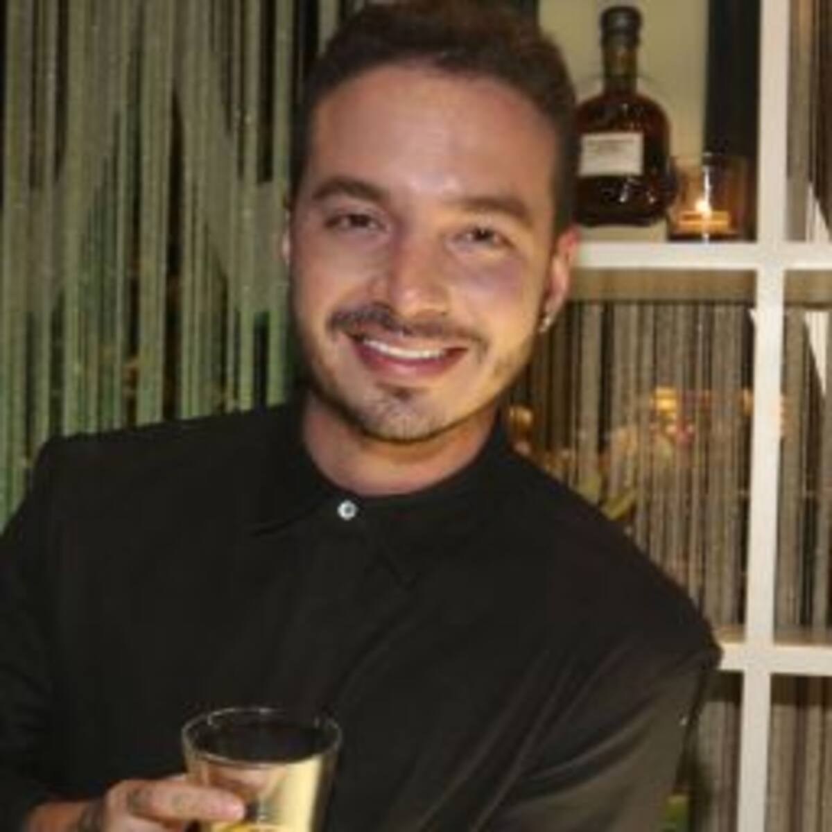 J Balvin se comparó con Christian Grey, ¿no será mucho?