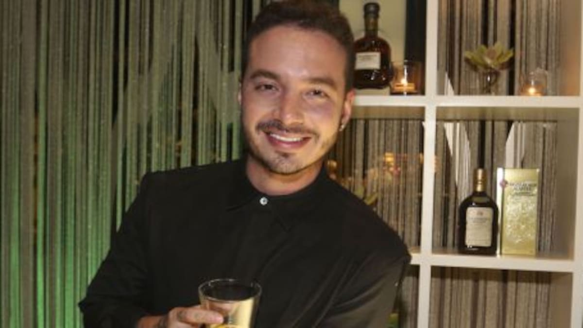 J Balvin se comparó con Christian Grey, ¿no será mucho?