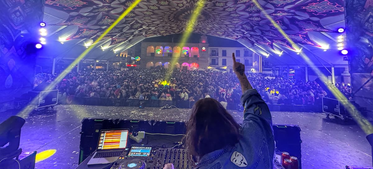 Óscar Martínez en plena sesión en LOS40 Sessions Villarrobledo Carnaval 2026
