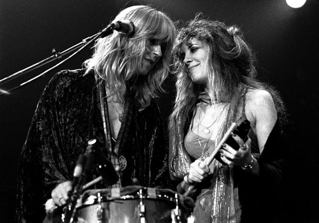 Christine McVie y Stevie Nicks durante una actuación en 1977. 