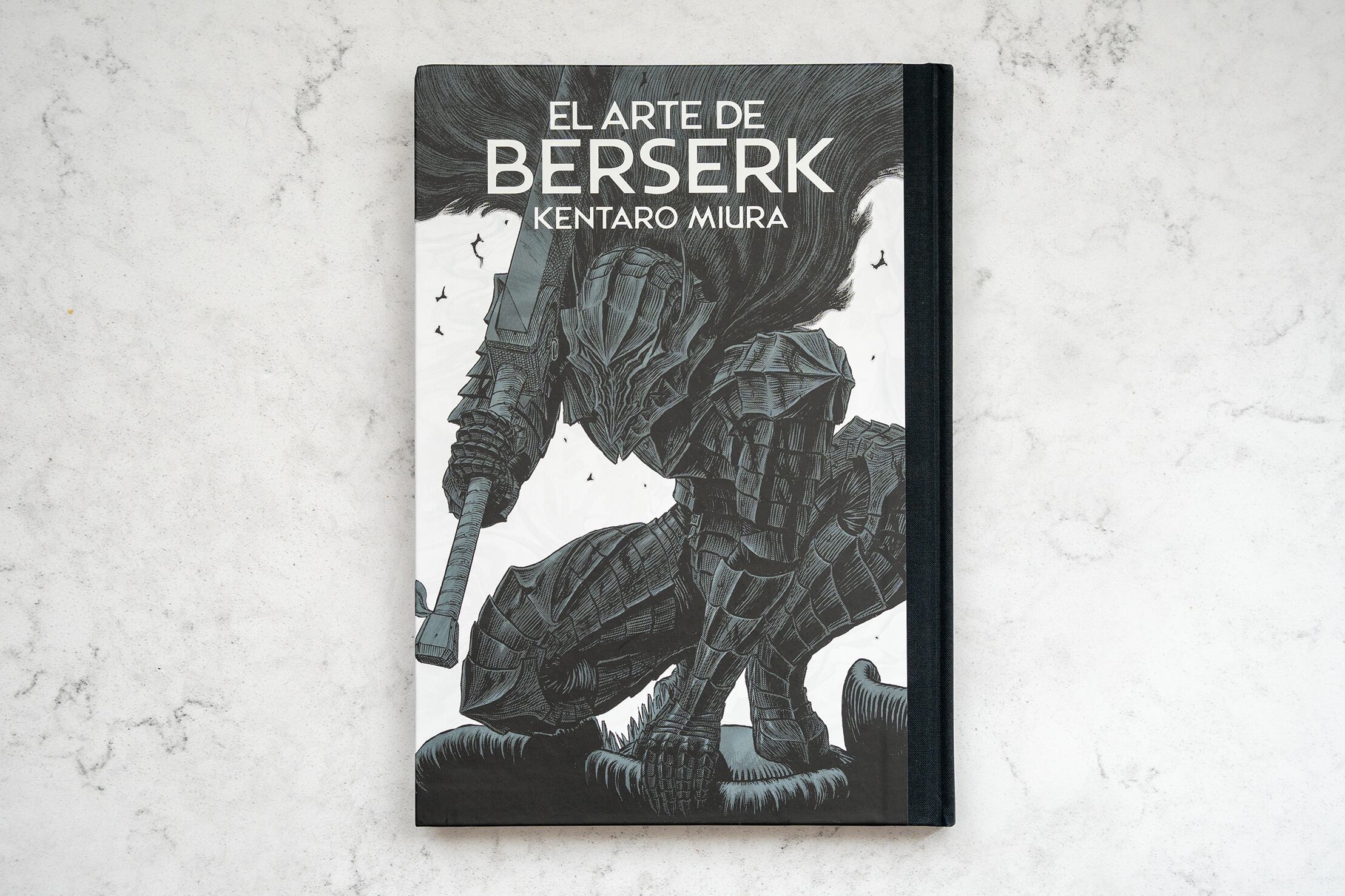 El catálogo de la exposición de arte de Kentaro Miura llega a España de la mano de Panini.