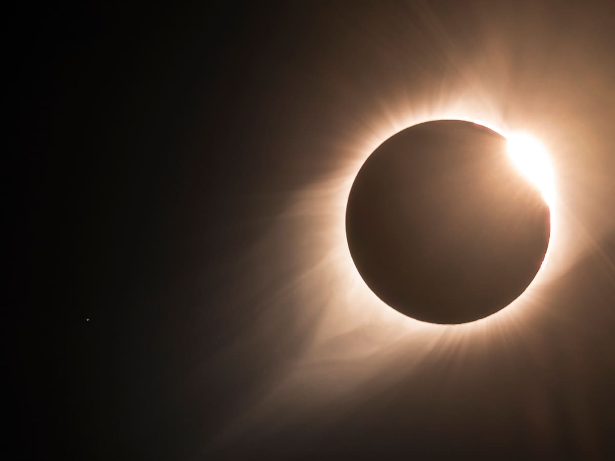El eclipse solar de 2026: cómo funcionan las gafas especiales, dónde comprarlas y cuánto cuestan