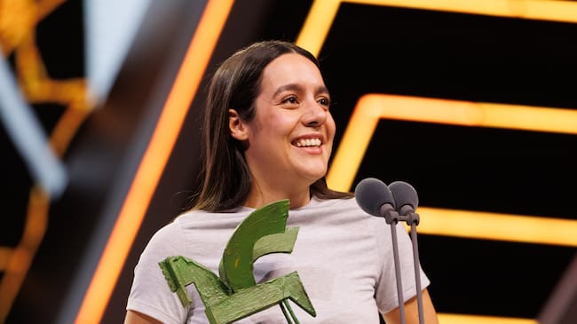 Valeria Castro recoge el premio a Fenómeno musical del año en la gala de los Premios Ondas 2025