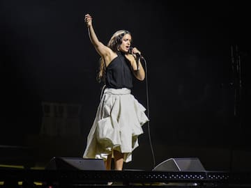 Así ha sido el primer concierto de Rosalía en Lyon: Lux Tour escenifica su reinado escénico