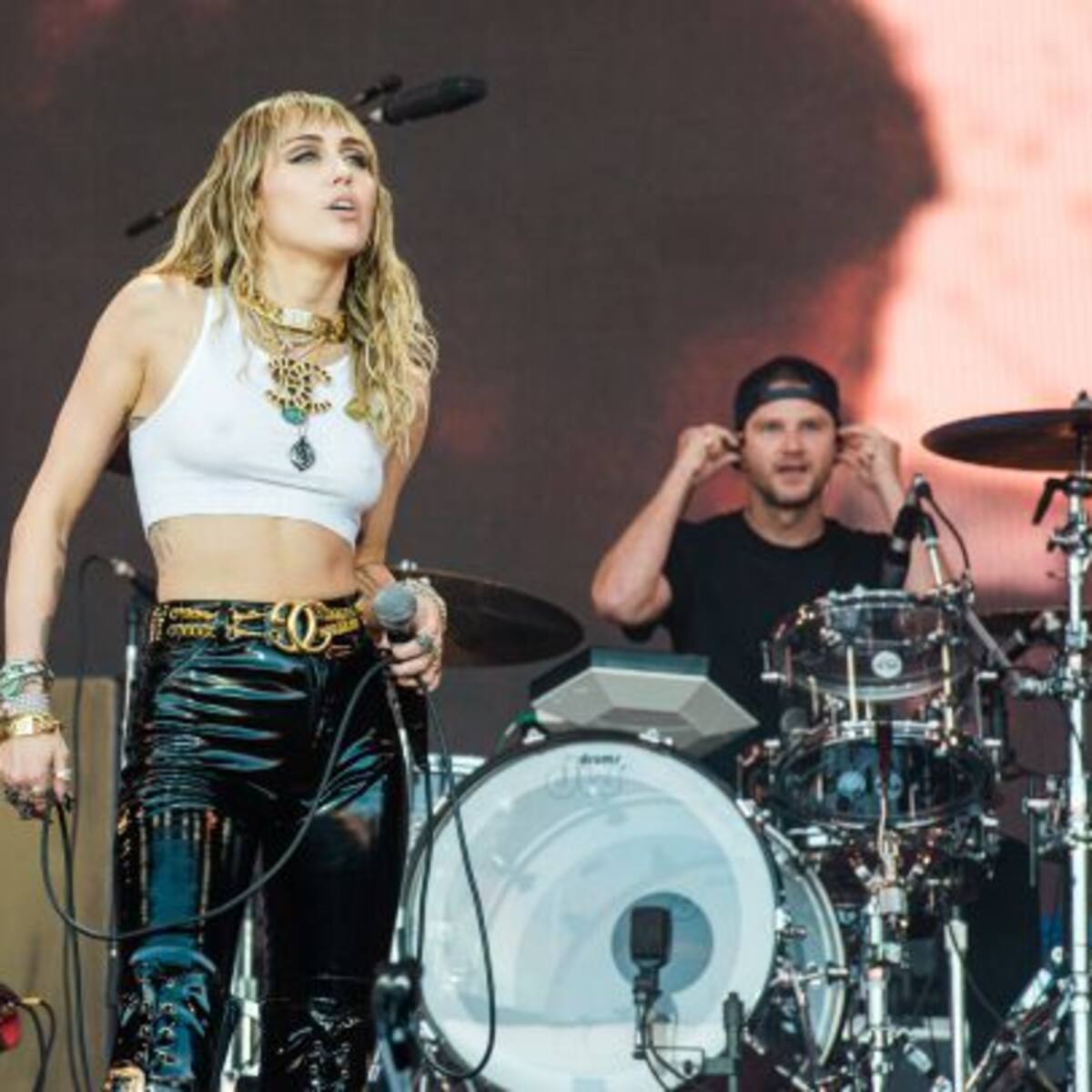 Miley Cyrus tocó temas de Metallica y Led Zepellin, ahora sus fans le piden un álbum de rock