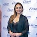 CHENOA ENTERNECE LAS REDES CON SU FOTO JUNTO A DOS ADORABLES PERROS