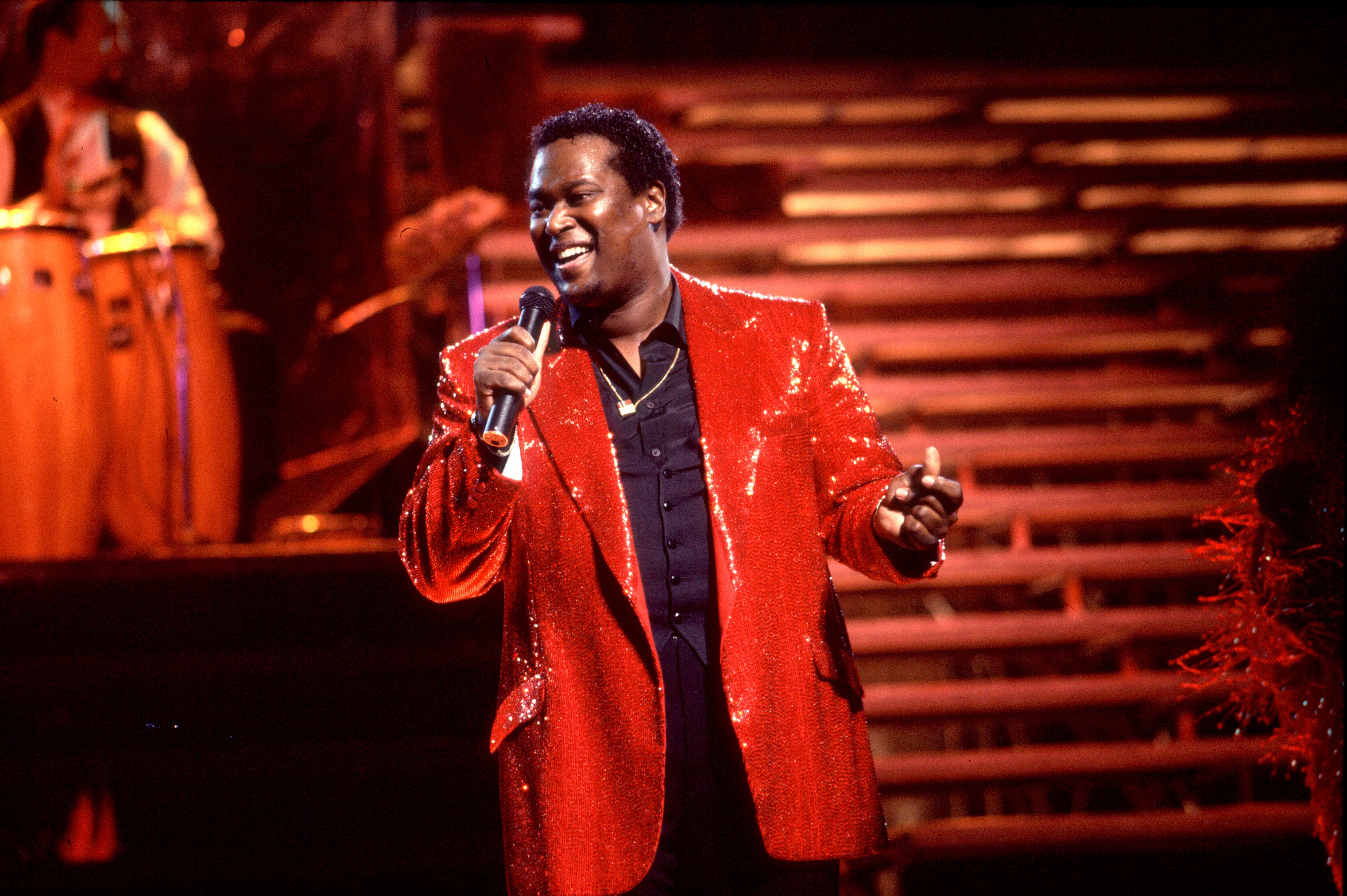 Luther Vandross durante una actuación en el Arie Crown Theatre (Chicago), el 12 de enero de 1984.