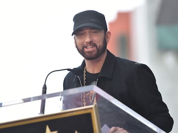 Eminem aparece por sorpresa en el cine donde se proyectaba ‘Stans’ su nuevo documental y apenas le dejan hablar