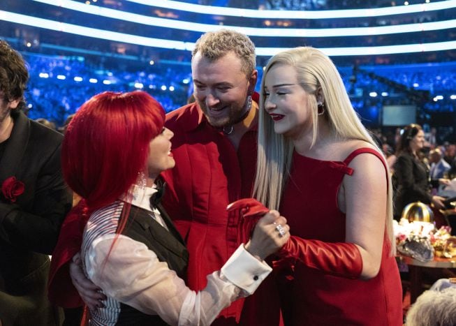 Shania Twain, Sam Smith y Kim Petras en los Premios Grammy 2023.