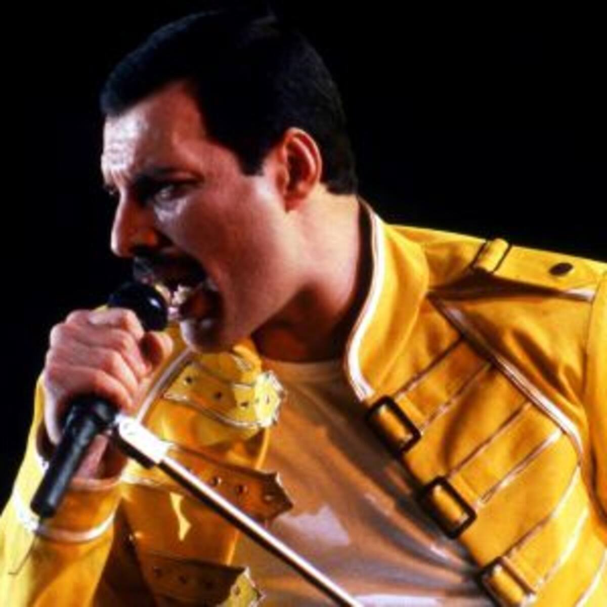 Este actor va a interpretar a Freddie Mercury en su biopic