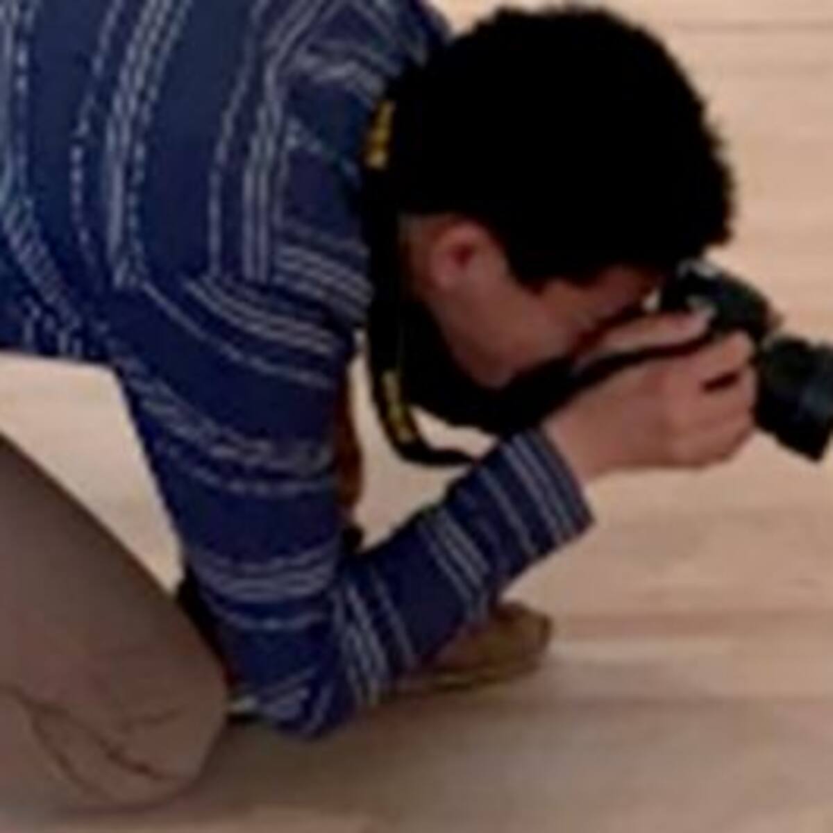 ¡Se confunden unos anteojos en el piso con una obra de arte!