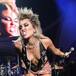 Miley Cyrus reivindica la libertad de Britney Spears en mitad de ‘Party in the USA’
