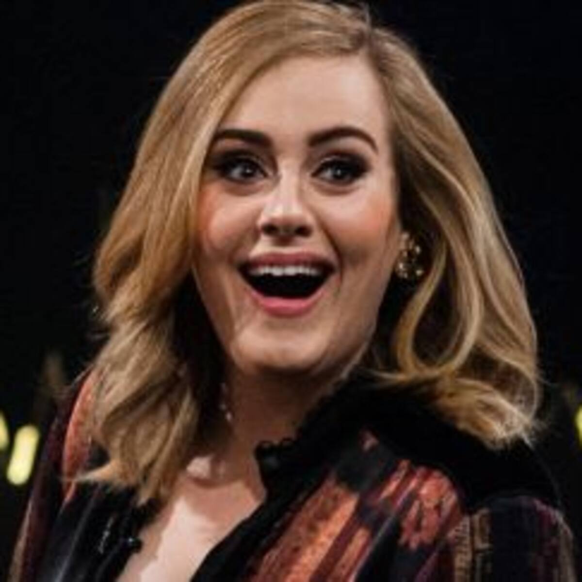 Adele se olvidó la letra en vivo, pero lo resolvió con humor!
