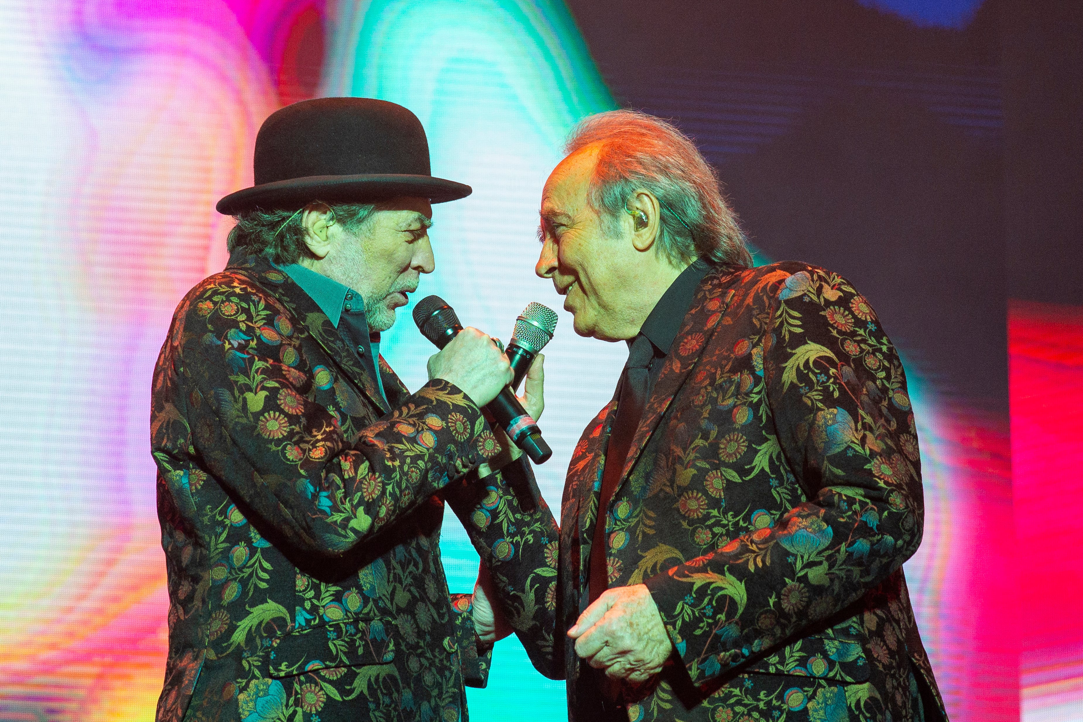 Joan Manuel Serrat y Joaquín Sabina durante un concierto en el WiZink Center de Madrid, el 11 de febrero de 2020.