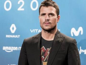 Dani Martín se pone vestido para subirse al escenario y se lleva muchos aplausos