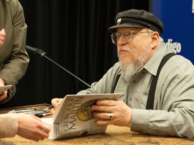 Geroge R. R. Martin en la firma de 'Danza de Dragones'