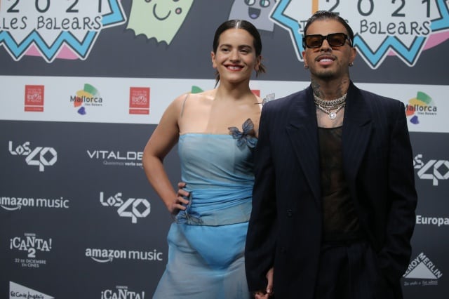 Rosalia y Rauw Alejandro, el pasado 12 de noviembre en la alfombra de LOS40 Music Awards.