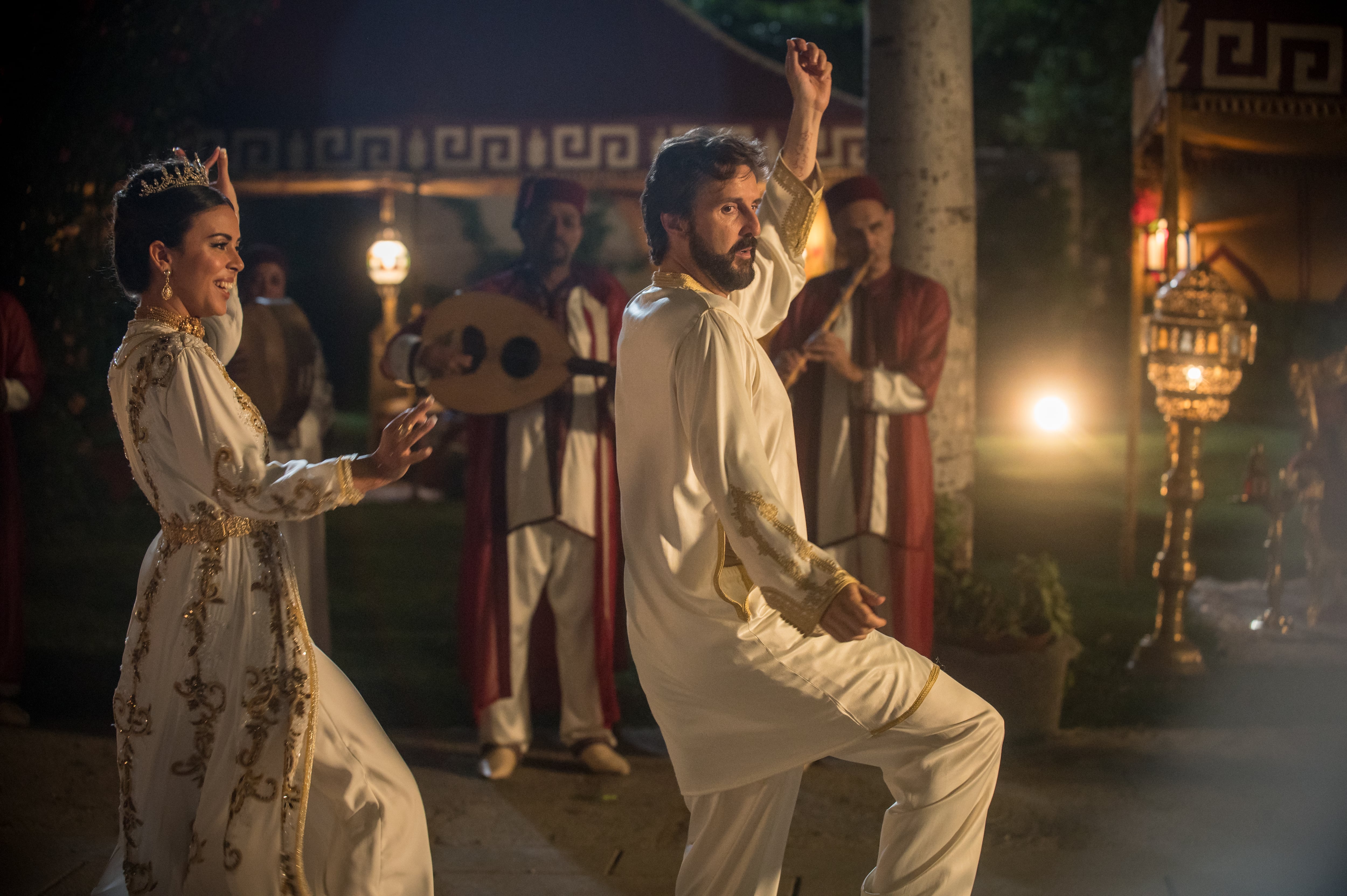 María Ramos y Julián López bailando en una escena de &#039;Ocho Apellidos Marroquís&#039;.