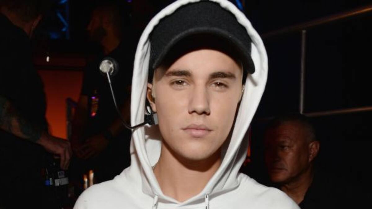Justin Bieber se tatua por su nuevo disco
