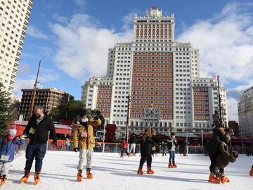 Pistas de hielo para Navidad 2024-2025 en Madrid: fechas, horarios y entradas