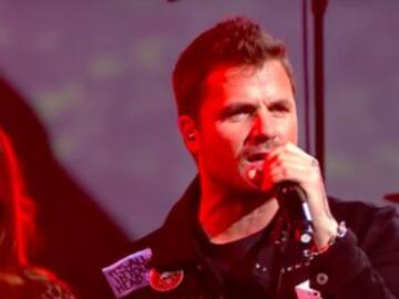 Dani Martín emociona con su homenaje a El Canto del loco en LOS40 Music Awards