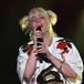 BILLIE EILISH, SHAWN MENDES Y OTROS ARTISTAS ESCRIBEN A LOS LÍDERES MUNDIALES PARA TERMINAR CON LA POBREZA