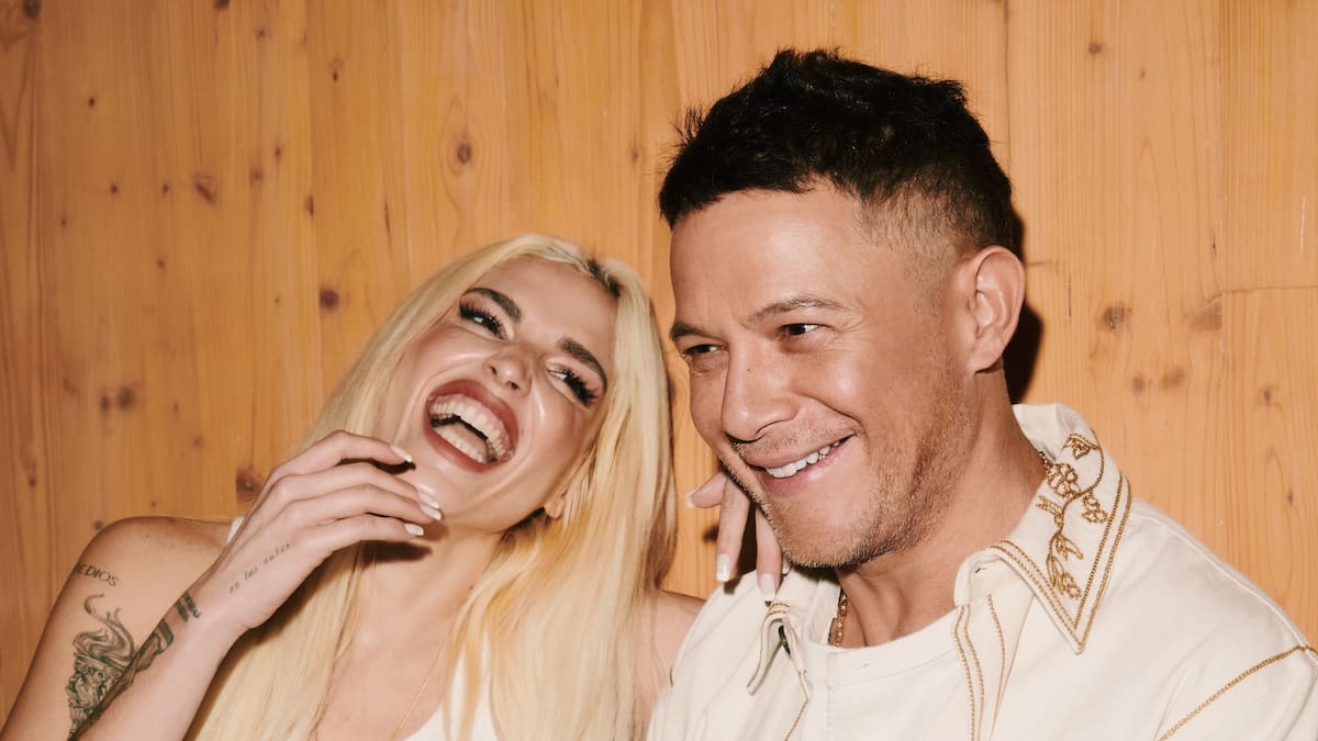 Lluvia, complicidad y una maleta: así es el nuevo videoclip de 'Rimowa' de Alejandro Sanz y Elena Rose