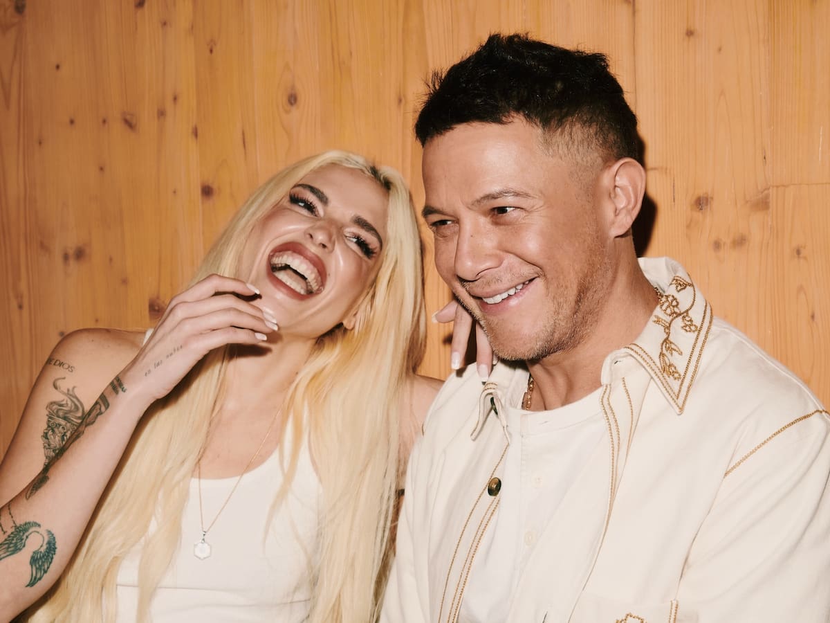 Lluvia, complicidad y una maleta: así es el nuevo videoclip de 'Rimowa' de Alejandro Sanz y Elena Rose