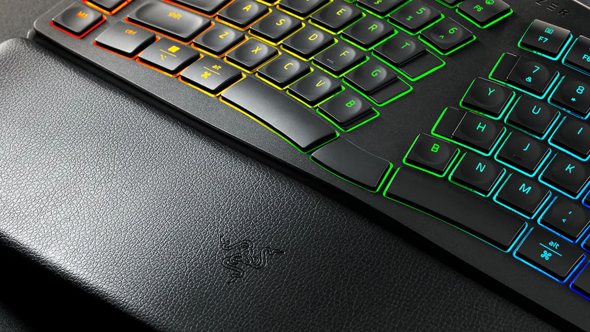 Razer mira más allá del gaming y recupera el teclado partido con el Pro Type Ergo