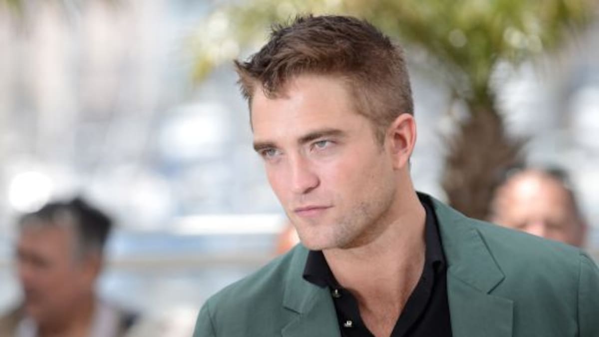 Una amiga de Robert Pattinson hace topless para ayudarlo a escapar de los paparazzis
