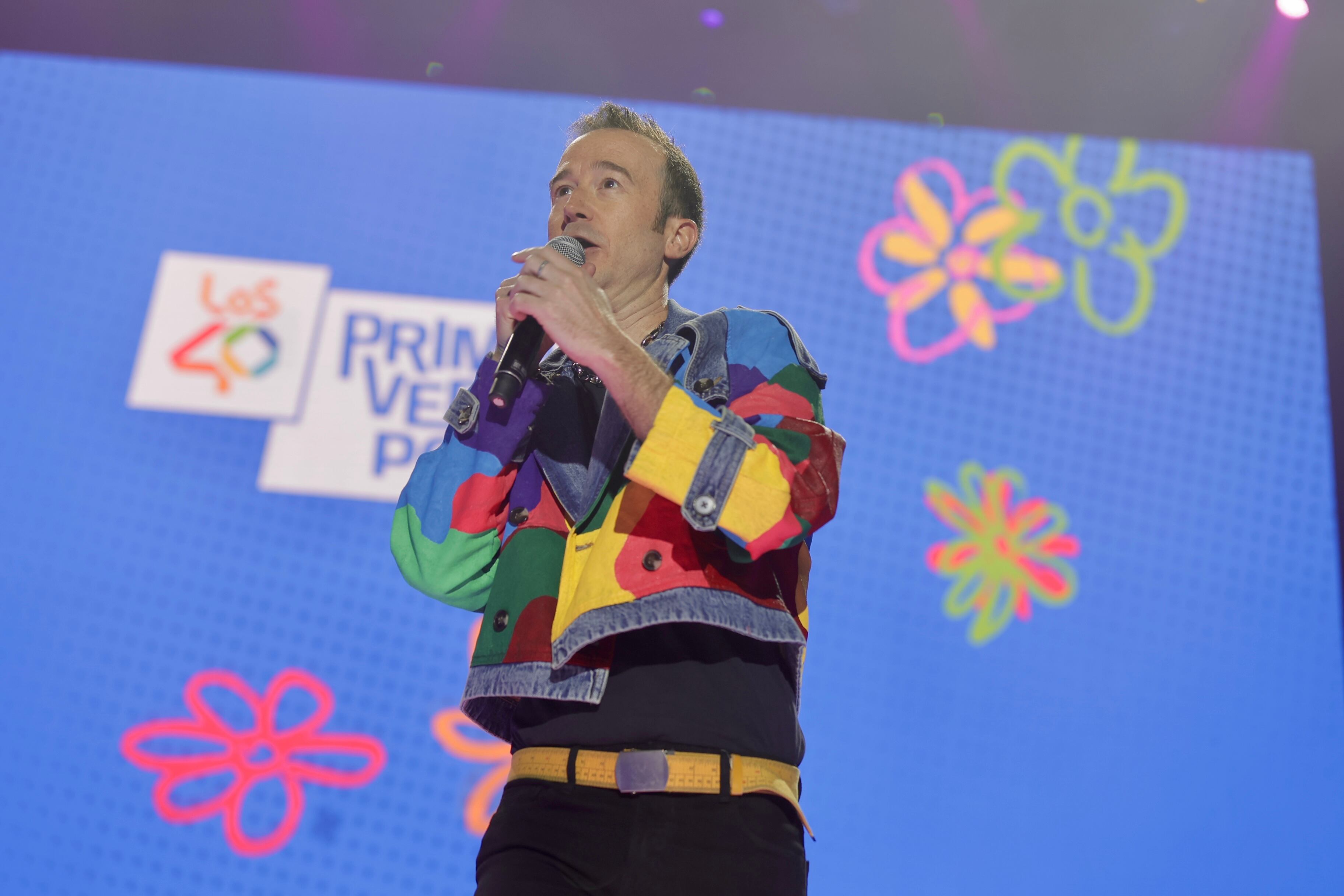 Ha pedido perdón por esas veces que con su voz, la de LOS40, ha interrumpido algún momento especial de los oyentes, pero es que... nos encanta escucharle.