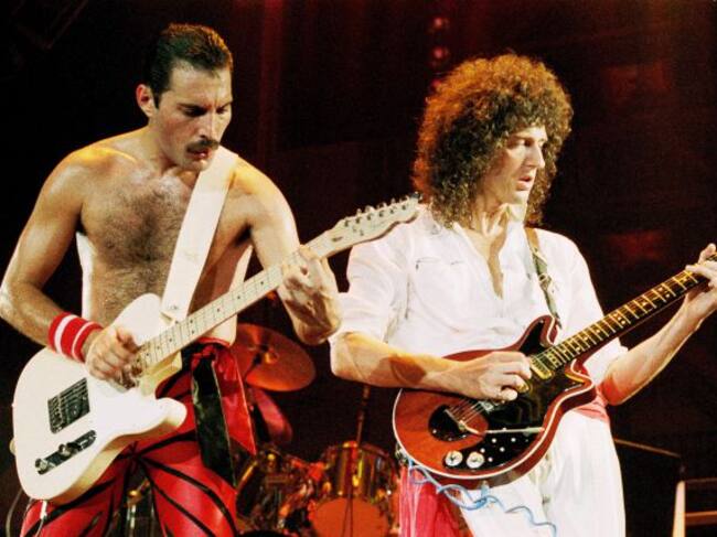 Freddie Mercury y Brian May durante una actuación./ Foto: Phil Dent/Redferns.