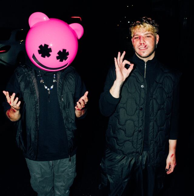 Cornetto y 8cho en el videoclip de 'Me Medicaron (Remix)'