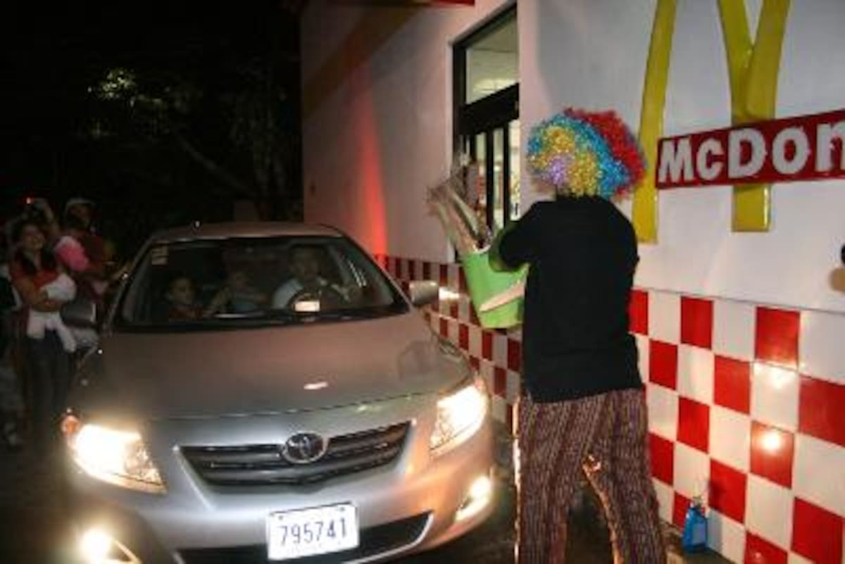 La Hora sin Nombre Segundo Aniversario Mc Donald's Zapote