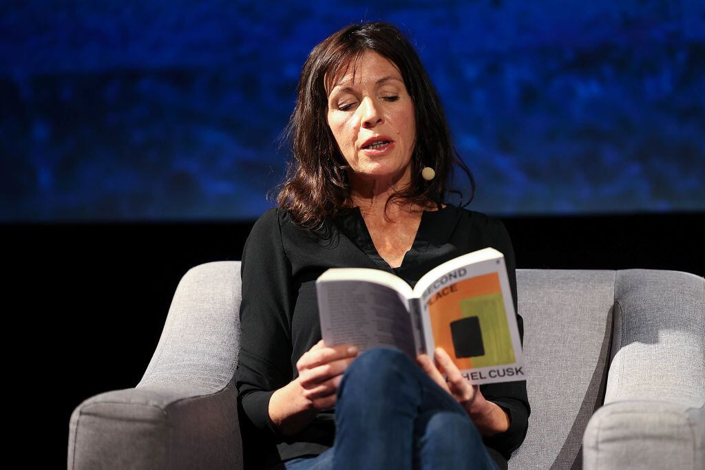 La autora Rachel Cusk en la lectura de una de sus novelas
