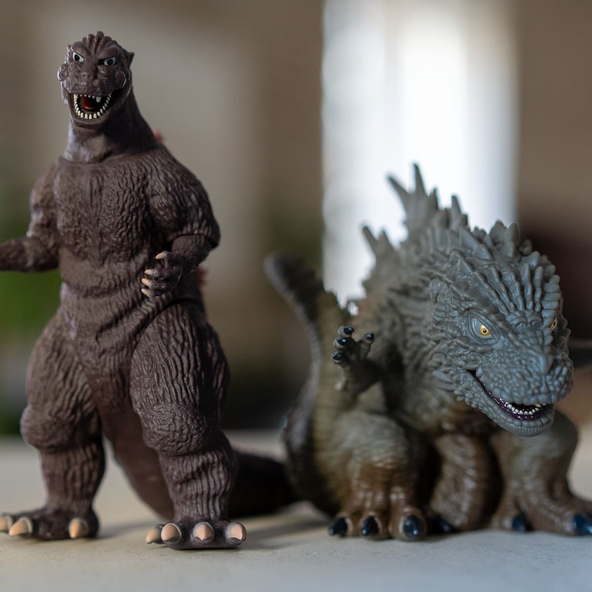 Banpresto mete dos formas diferentes de Godzilla en mi casa y ahora el resto de figuras tienen miedo