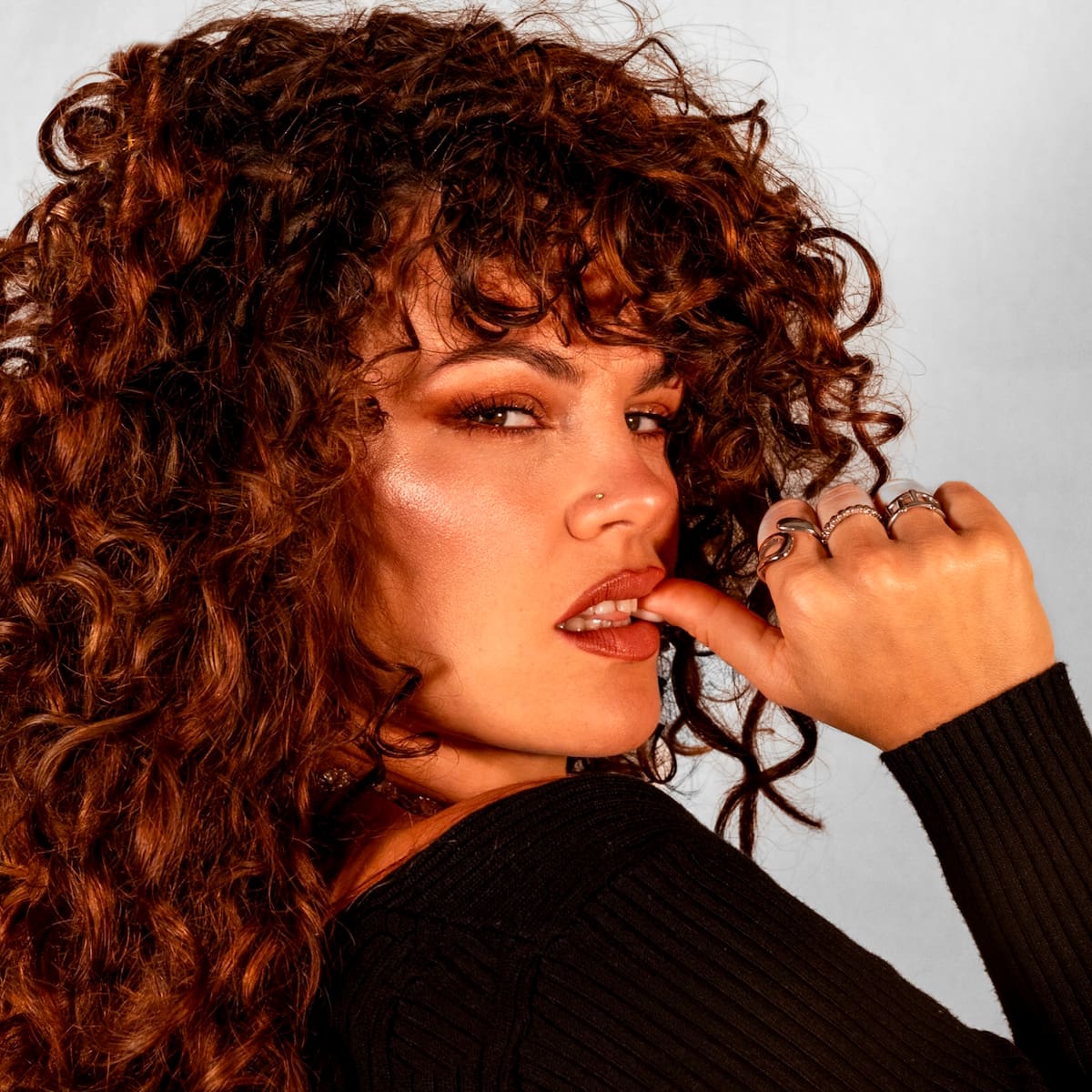 ‘Este es mi año’, el adelanto de la nueva era de Mel Ömana tras Benidorm Fest: “Ahora tengo un glow up y creo que tiene que ver con haber conectado con la alegría”