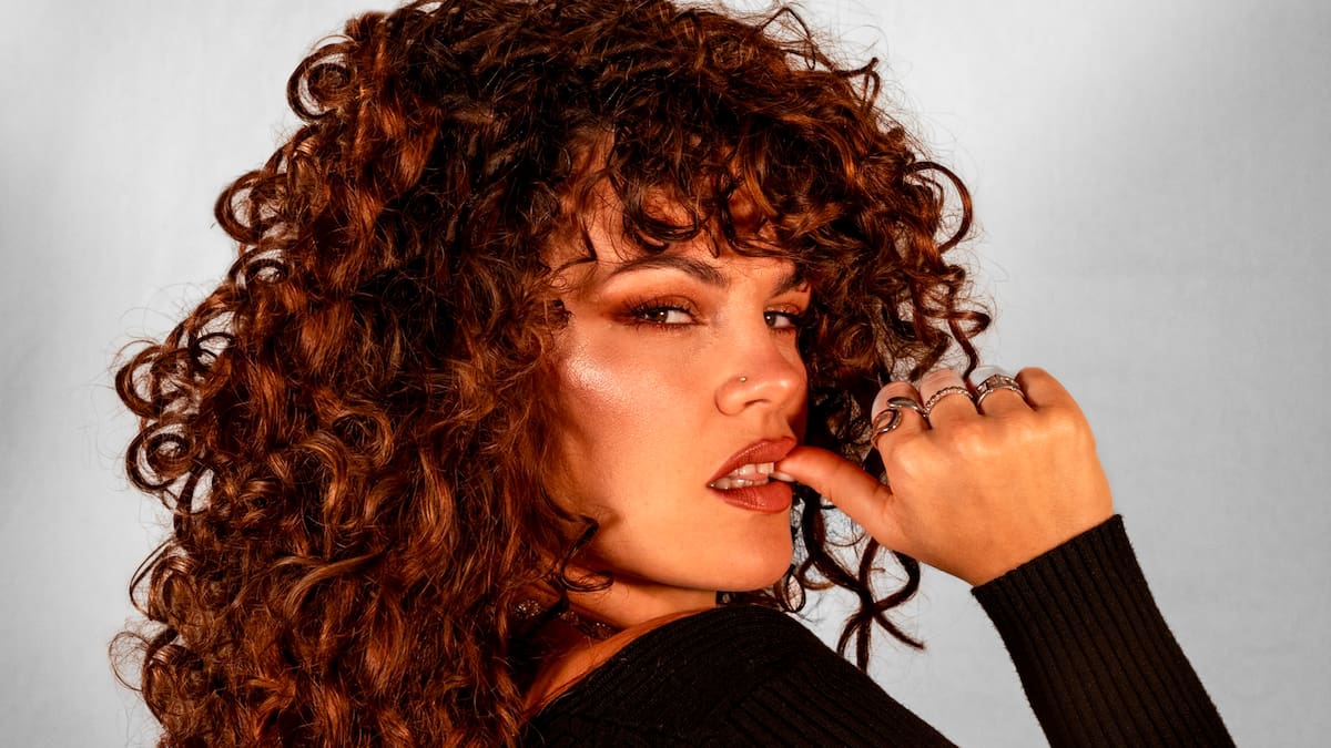 ‘Este es mi año’, el adelanto de la nueva era de Mel Ömana tras Benidorm Fest: “Ahora tengo un glow up y creo que tiene que ver con haber conectado con la alegría”