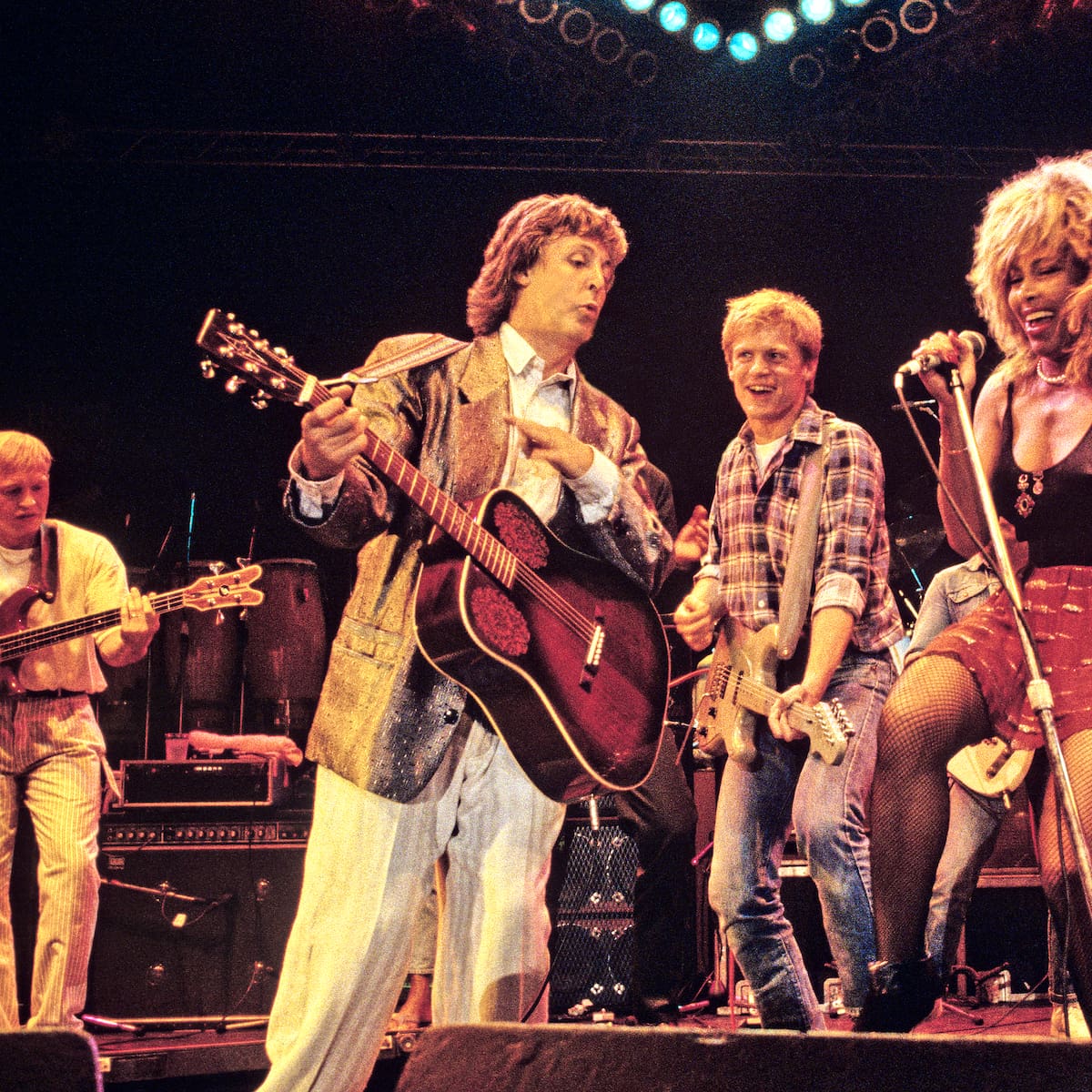 La noche en 1986 que unió a Paul McCartney, Mick Jagger y Elton John en un mismo escenario