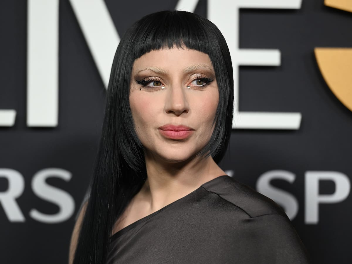 Lady Gaga, entre la espada y la pared, en su entrevista más personal (y surrealista): ¿Sándwich o bocadillo? ¿Qué hay detrás de la muerte? Su olor favorito...