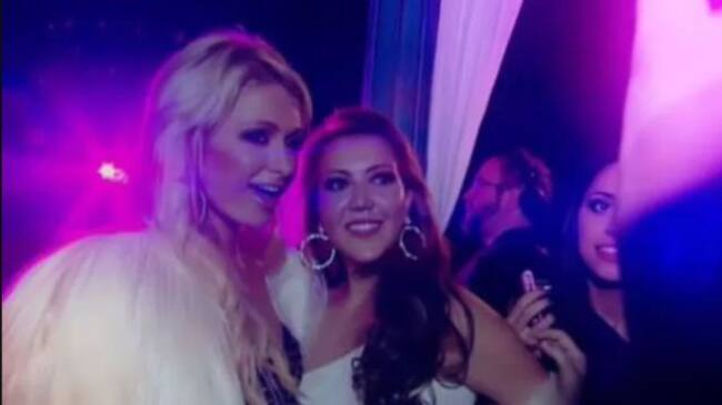 Patricia Donoso y Paris Hilton posan juntas en 'Hijos de papá'.
