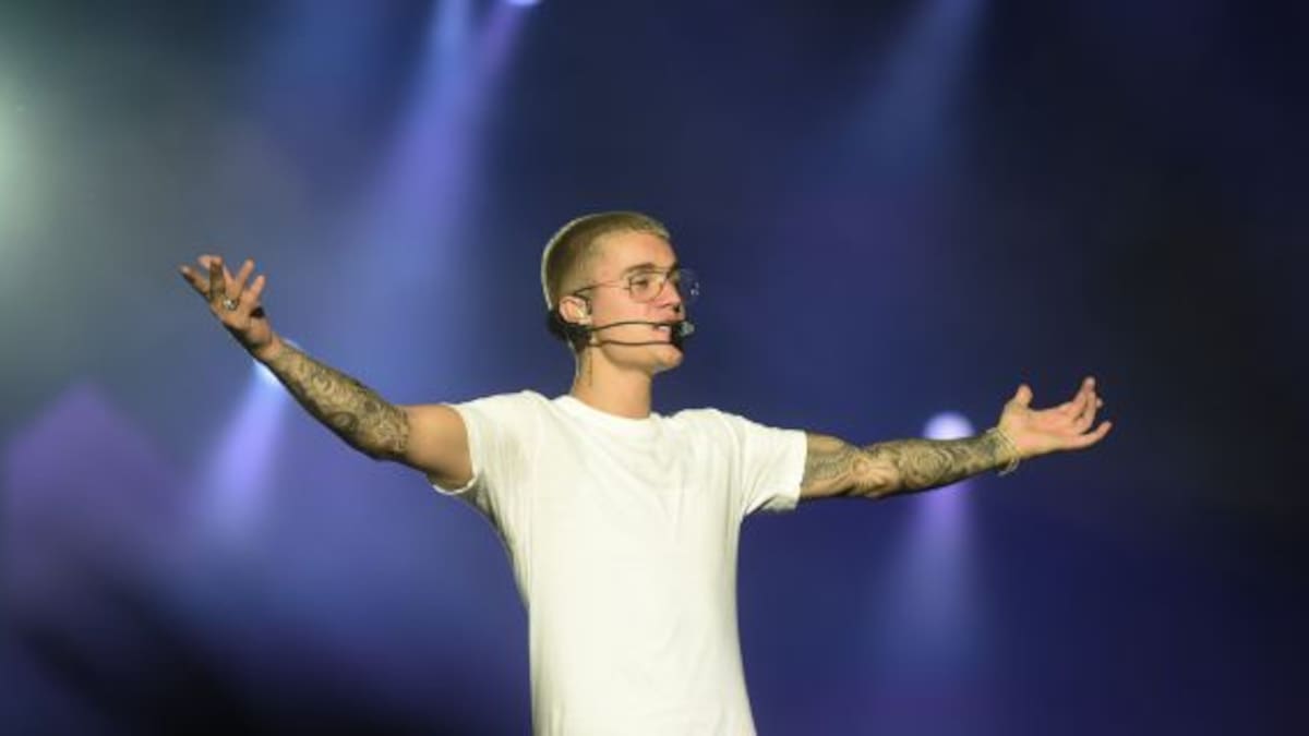 Justin Bieber apareció con una misteriosa chica