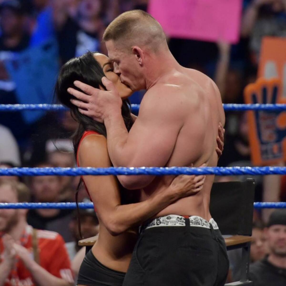 ¡Esto es amor! John Cena propone matrimonio en medio ring